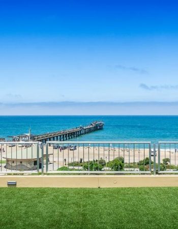 A la Mer Hotel