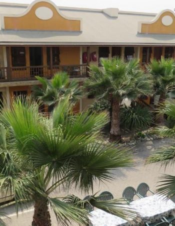 A la Mer Hotel